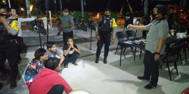 Asyik Pesta Miras, dan Obat Terlarang, 4 Remaja Diciduk Polisi
