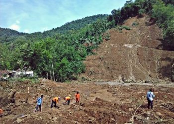 Longsor, 10 Penambang Rakyat Hilang Tertimbun