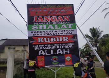 Bikers Subuhan Dirikan Baliho Dakwah di Buntok