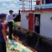 Tim Satgas Sterilkan Kapal Sandar Di Dermaga Kapuas