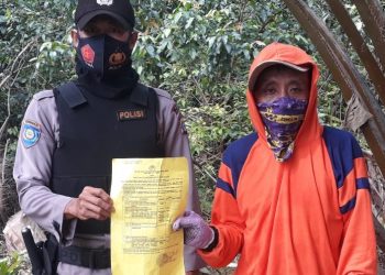 Anggota Polsek Seruyan Tengah Sebarkan Maklumat Kapolda Tentang Larangan Bakar Hutan dan Lahan