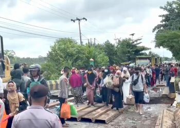 Jalan Trans Kalimantan yang Putus di Kecamatan Mataraman Dipasangi Plat Besi