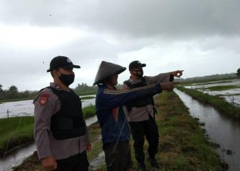 Anggota Polsek Seruyan Hilir Sambangi Petani Dukung Ketahanan Pangan