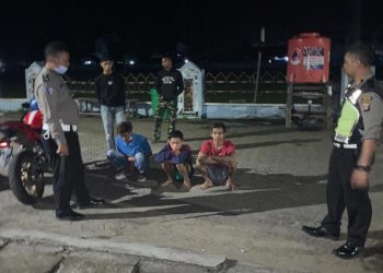 Sat Lantas Polres Seruyan Bubarkan Balapan Liar di Jalan Ahmad Yani Kuala Pembuang.