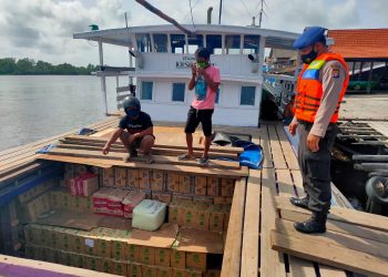 Sambang Masyarakat Pesisir, Satpolairud Ingatkan Warga Cegah Virus Corona