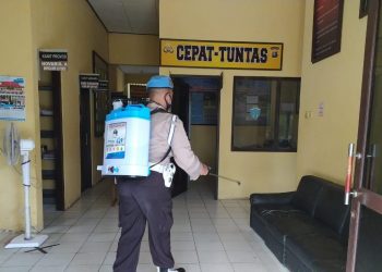 Polsek Seruyan Hilir Lakukan Penyemprotan Desinfektan