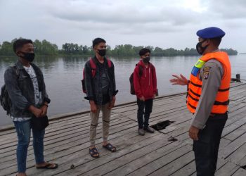 Satpolairud Polres Seruyan Selalu Ingatkan Warga Pesisir Taati Protokol Kesehatan