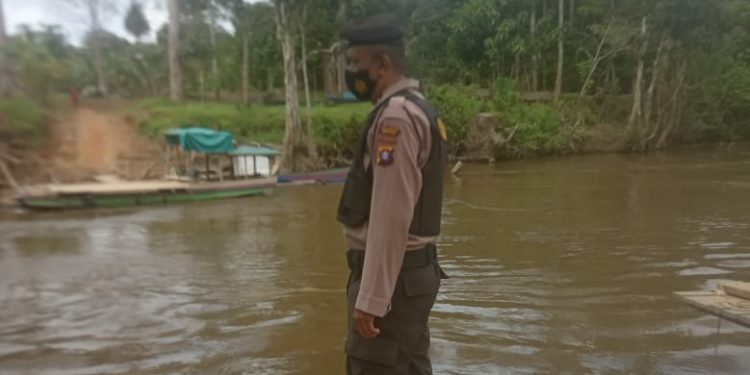 Polsek Seruyan Hulu Melaksanakan Cek Debet Air di Sekitar DAS Seruyan Hulu