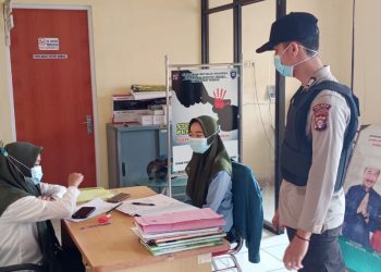 Tidak Pernah Lelah, Personel Seruyan Sosialisasi Protokol Kesehatan Kepada Masyarakat
