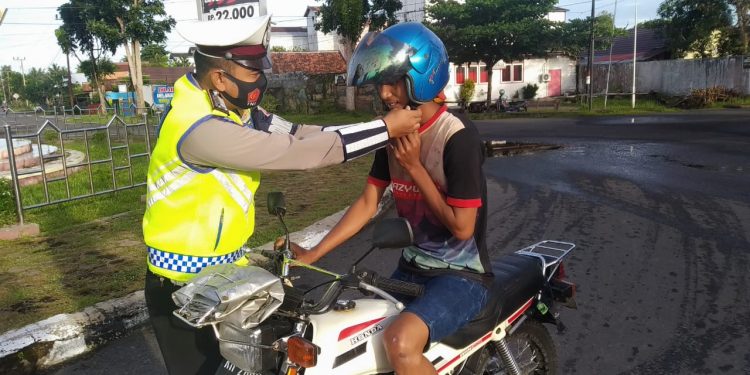 Himbau Untuk Biasakan Klik Helm, Satlantas Polres Seruyan