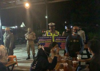 Sabtu Malam Personil Polres Seruyan Bersama Satpol-PP Operasi Yustisi