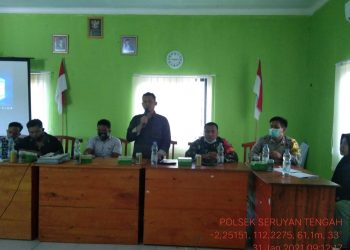 Personel Polsek Seruyan Tengah Berikan Sosialisasi Cegah Pungli