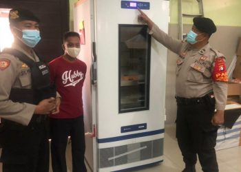 Kawal Vaksinasi, Personel Bersiaga di Gudang Farmasi