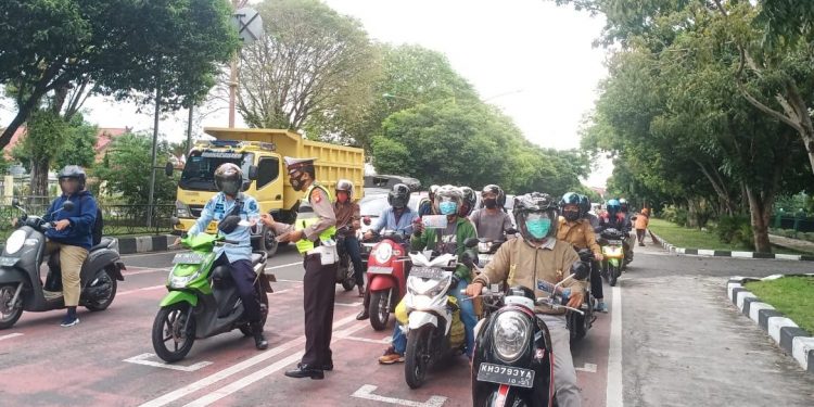 Personel Dikyasa Imbau Pengguna Jalan Raya Terapkan Prokes
