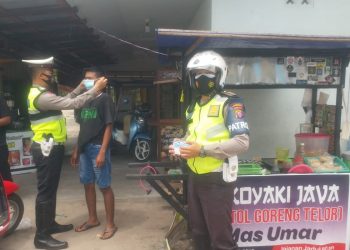 Satlantas Polresta Sosialisasikan Prokes dan Bagikan Masker