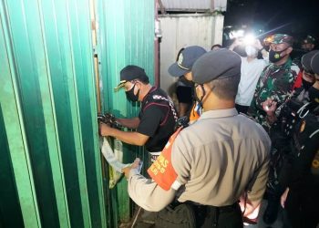 Tak Bayar Denda, Satgas Covid-19 Kota Palangka Raya Segel Karaoke Plat D