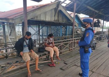 Patroli Dialogis Satpolairud Polres Seruyan Jadi Langkah Interaksi Polisi dengan Masyarakat Pesisir