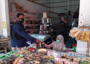 Cegah Covid-19 Polsek Seruyan Hilir Bagi Masker