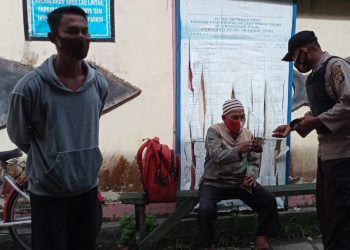 Personel Polres Seruyan Bagikan Masker dan Sosialisasikan Prokes Kepada Masyarakat