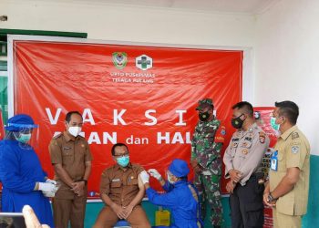 Amankan Pelaksanaan Vaksinasi, Kapolsek Danau Sembuluh Pastikan Semua Berjalan Lancar