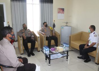 Jalin Komunikasi, Kapolres Seruyan Sambangi Kepala Bandara Kuala Pembuang