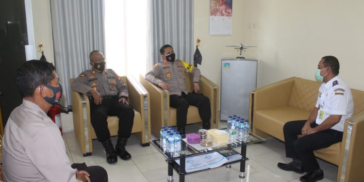 Jalin Komunikasi, Kapolres Seruyan Sambangi Kepala Bandara Kuala Pembuang