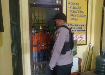 Pastikan Aman, Piket Mako Polres Seruyan Kontrol Tahanan