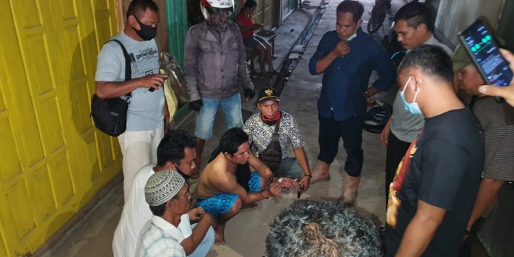 Sibuk Jualan, SM Kaget Diringkus Polisi, “Apa Salah Saya Pak?”