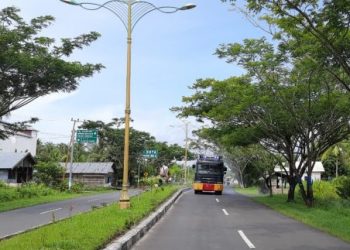 Satuan Sabhara Polres Seruyan Gencar Semprot Disinfektan di Kuala Pembuang
