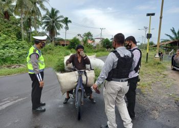Tak Kenal Lelah Tim Yustisi Terjun Disiplinkan Masyarakat Kuala Pembuang