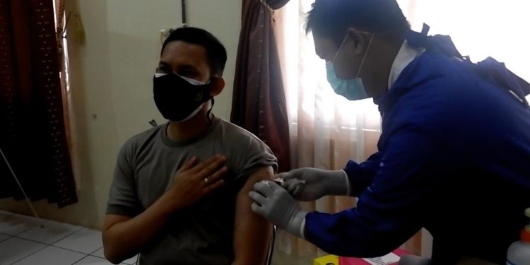 Kapolres Seruyan Disuntik Vaksin Covid-19 Fase kedua, Untuk Menjawab Keraguan Masyarakat