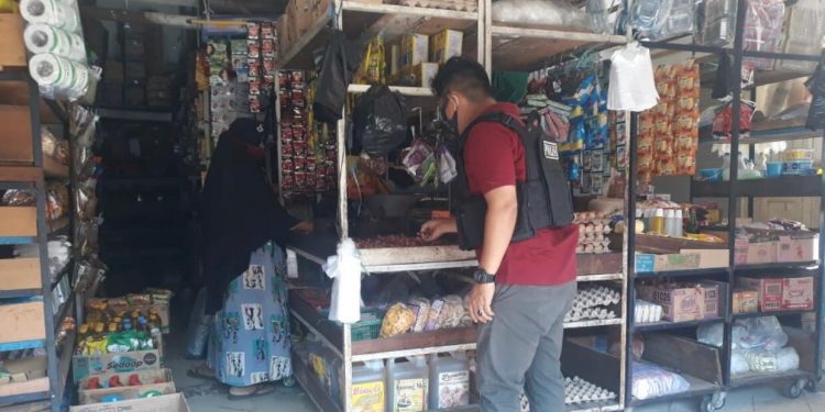 Satreskrim Polres Seruyan Cek Stok Bahan Pangan di Pasar Saik Kuala Pembuang