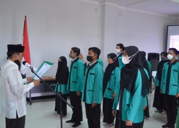 Rektor Lantik Pengurus DEMA IAIN Palangka Raya