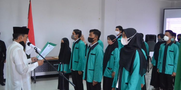 Rektor Lantik Pengurus DEMA IAIN Palangka Raya