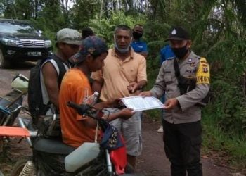 Personel Polsek Seruyan Tengah Sebarkan Maklumat Larangan Karhutla