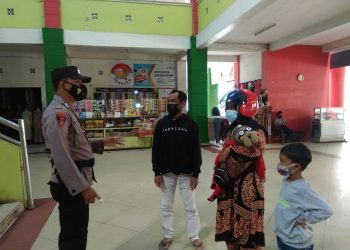 Sambangi Masyarakat, Bhabinkamtibmas Sosialisasi Saber Pungli