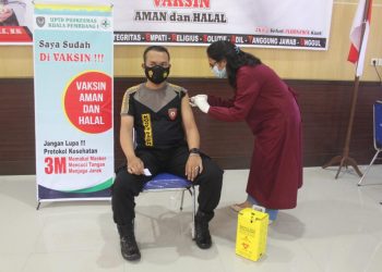 Antisipasi Covid-19, Ratusan Anggota Polres Seruyan Divaksin Tahap Pertama