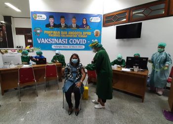 Giliran Anggota dan Pimpinan DPRD Kalteng Terima Vaksin Covid-19