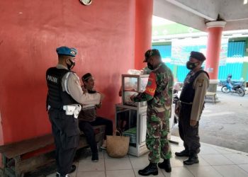 Penegakkan Disiplin Prokes Polsek Seruyan Hilir Bersama Koramil Kuala Pembuang