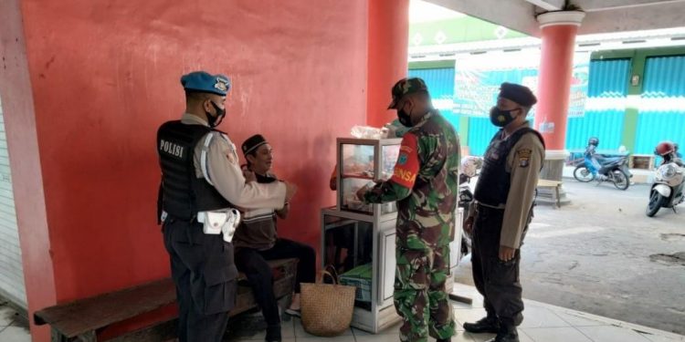 Penegakkan Disiplin Prokes Polsek Seruyan Hilir Bersama Koramil Kuala Pembuang