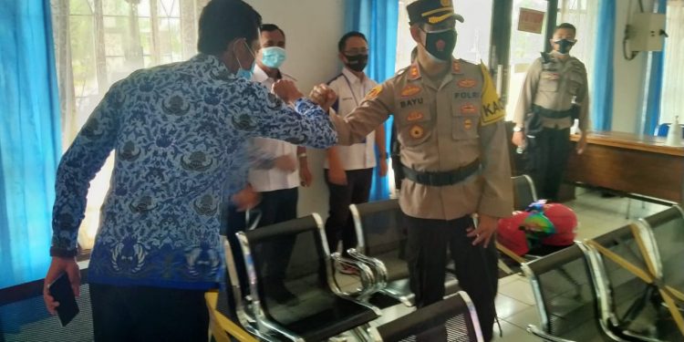 Pastikan Pelayanan Maksimal, Kapolres Seruyan Cek Kantor Samsat Seruyan