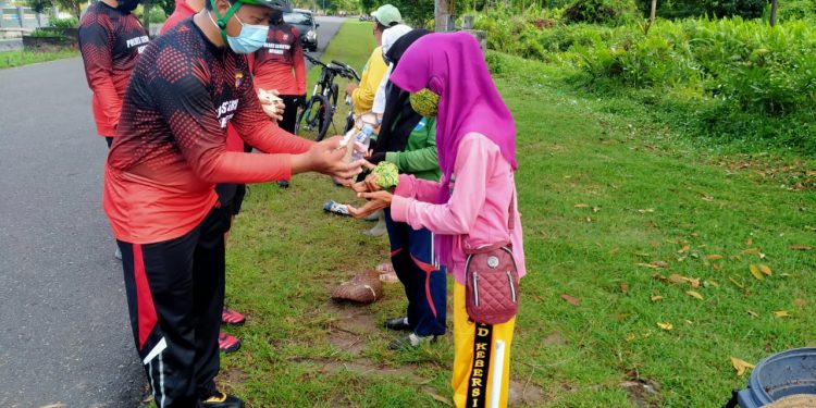 Kapolres Seruyan Pimpin Jumat Gowes dan Berbagi