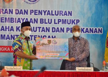 Puluhan Pelaku Usaha Kelautan dan Perikanan Kalteng Terima Bantuan Pinjaman LPMUKP