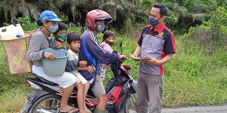 Polsek Seruyan Tengah SosialisasiKan Serta Sebarkan Maklumat Kapolda Kalteng