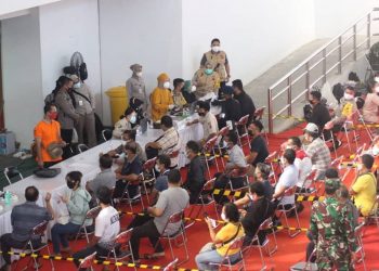 Hari Kedua, Ribuan Peserta Vaksinasi Massal Berjalan Tertib