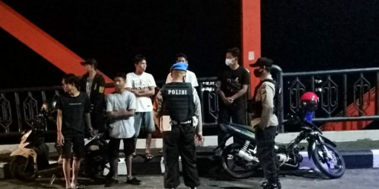 Cegah Balap Liar, Personil Polsek Seruyan Hilir Rutin Laksanakan Patroli