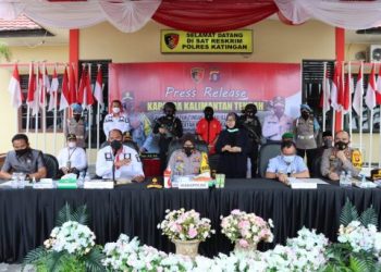Polda Kalteng Amankan 2 Unit Alat Berat, 3 Truk dan Kayu Olahan di Katingan