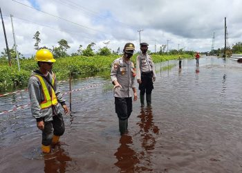 Polsek Kahayan Tengah Monitoring Ketinggian Air di Jl P.Raya – Bukit Rawi