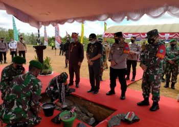 Pangdam XII Tanjungpura dan Kapolda Kalteng Letakan Batu Pertama Pembangunan Makodim Puruk Cahu   