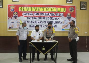 Polres Seruyan-Dinas Perhubungan Tandatangani MoU Sarana dan Prasarana Jalan